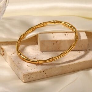 18k Gold Bangle Bracelet for women